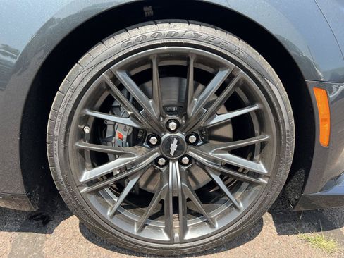 Used 2018 Chevrolet Camaro ZL1 RWD image 10