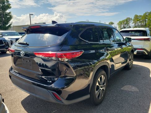 Used 2020 Toyota Highlander XLE FWD image 4