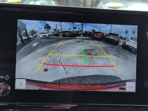 Used 2023 Toyota Corolla Cross XLE w/ Convenience Package FWD image 16