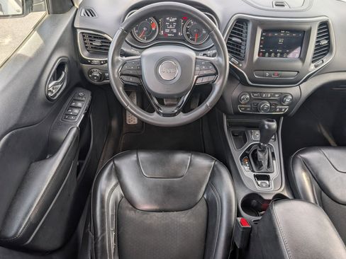 Used 2020 Jeep Cherokee Latitude Plus FWD image 10