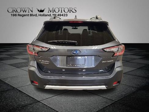 Used 2025 Subaru Outback Limited AWD/4WD image 4