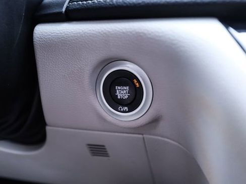 Used 2022 Chrysler Pacifica Touring-L w/ Uconnect Theater Family Group FWD image 40