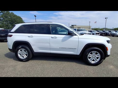 Certified 2023 Jeep Grand Cherokee Laredo w/ Luxury Tech Group I AWD/4WD image 9