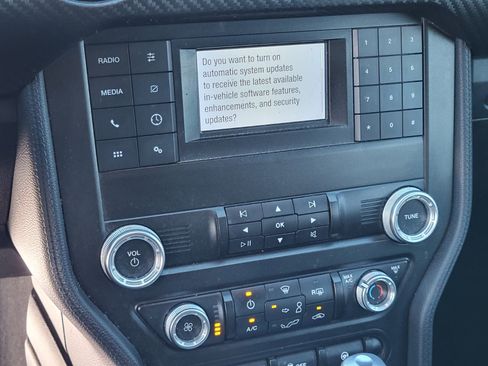 Certified 2019 Ford Mustang Convertible image 18