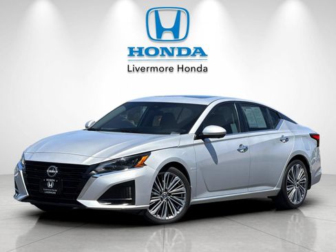 Used 2024 Nissan Altima 2.5 SL FWD image 2