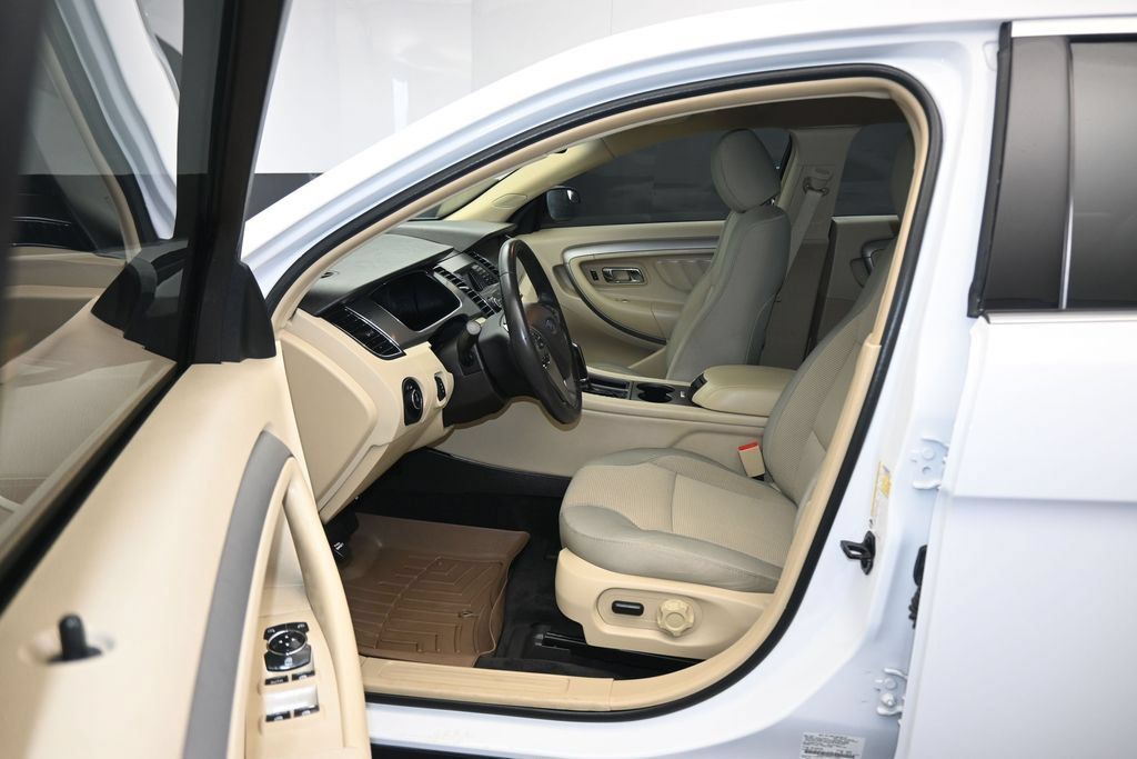 Used 2018 Ford Taurus SEL FWD image 11