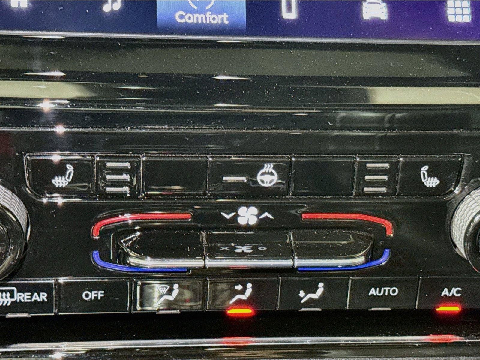 Used 2025 Jeep Grand Cherokee L Altitude RWD image 17