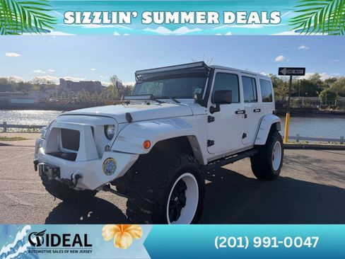 Used 2016 Jeep Wrangler Unlimited Sahara w/ Connectivity Group AWD/4WD image 4