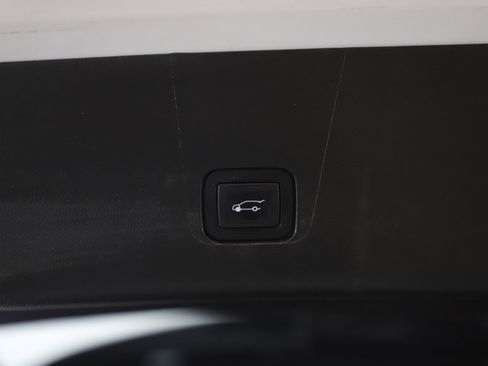 Used 2020 Chevrolet Traverse RS image 19