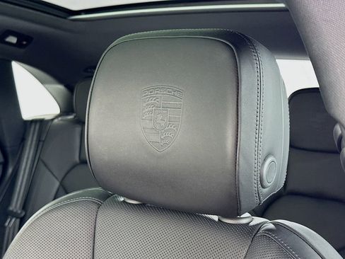 Certified 2025 Porsche Macan AWD/4WD image 14