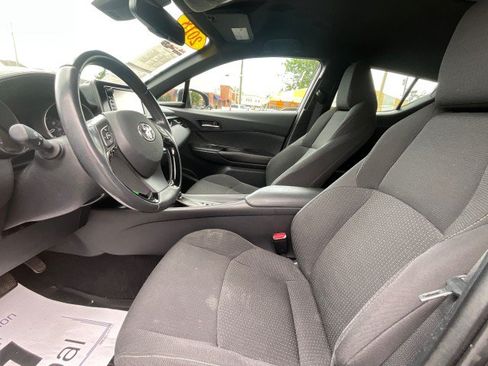 Used 2018 Toyota C-HR XLE FWD image 21