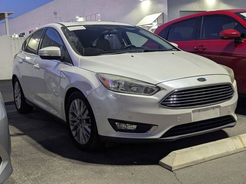 Used 2017 Ford Focus Titanium FWD image 3