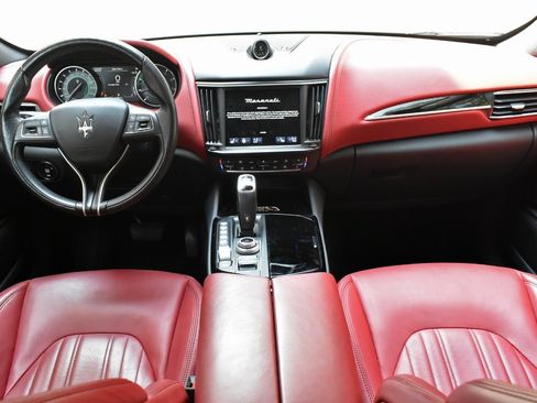 Used 2022 Maserati Levante GT AWD/4WD image 19