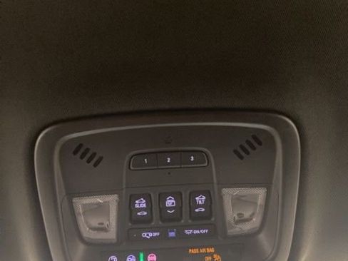 Used 2023 Chevrolet Traverse RS AWD/4WD image 17