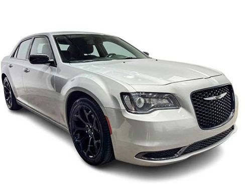 Used 2019 Chrysler 300 Touring w/ Sport Appearance Package image 7