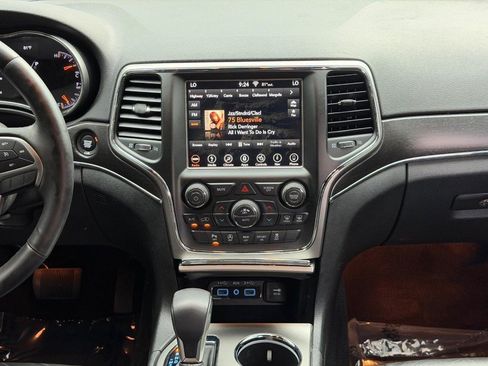 Used 2018 Jeep Grand Cherokee Limited AWD/4WD image 13