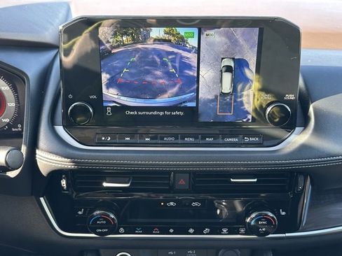 Certified 2022 Nissan Rogue Platinum w/ Head-Up Display Package image 36