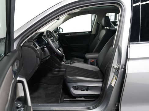 Used 2023 Volkswagen Tiguan SE w/ Panoramic Sunroof Package AWD/4WD image 29