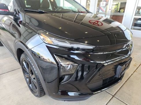 Used 2023 Chevrolet Bolt EUV Premier w/ Sun & Sound Package FWD image 8