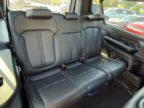Used 2024 Jeep Wagoneer L Series II AWD/4WD image 24
