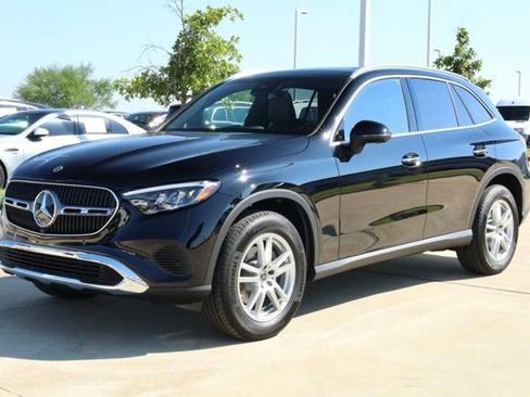 Used 2025 Mercedes-Benz GLC 300 4MATIC image 5