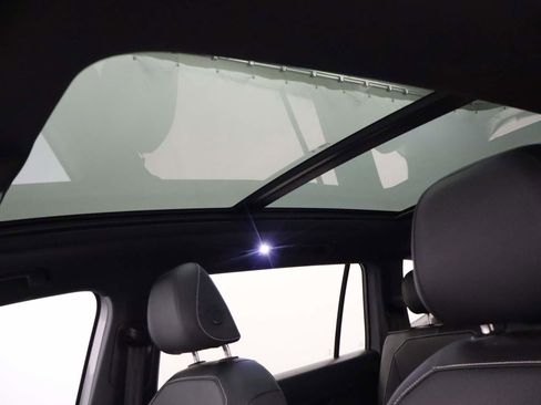 Used 2024 Volkswagen Tiguan SE R-Line image 17