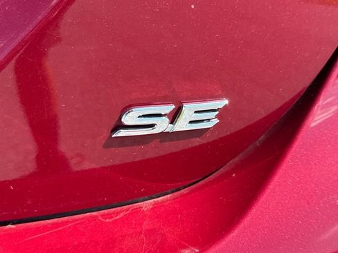 Used 2018 Toyota Camry SE FWD image 17