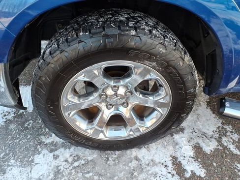 Used 2017 RAM 1500 Laramie w/ Convenience Group image 9