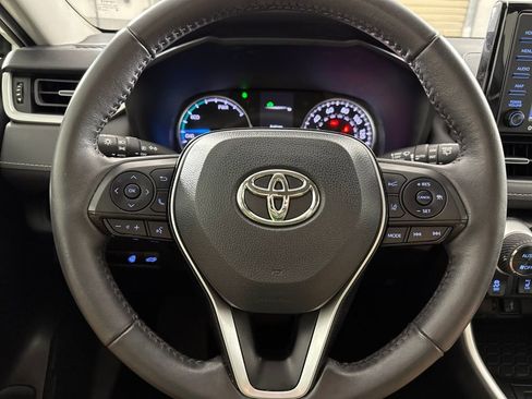 Used 2021 Toyota RAV4 XLE Premium image 12