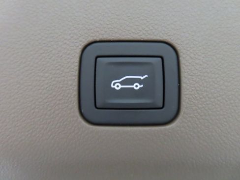 Used 2025 GMC Yukon Denali w/ Denali Reserve Package image 42