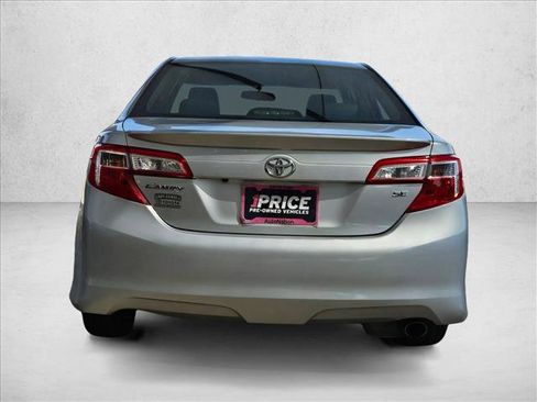 Used 2014 Toyota Camry SE FWD image 5