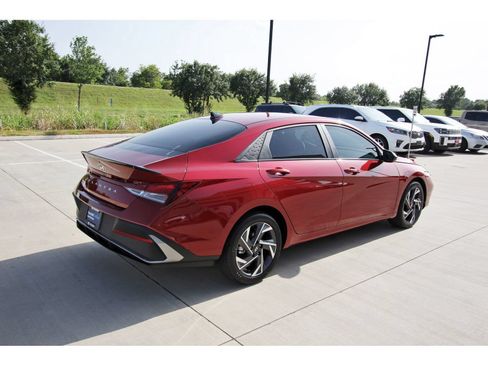 Certified 2025 Hyundai Elantra Sport FWD image 9