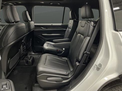 New 2025 Jeep Grand Cherokee L Limited w/ Luxury Tech Group II image 30