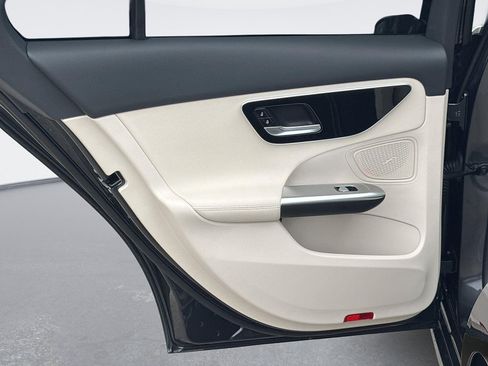 Used 2024 Mercedes-Benz C 300 Sedan image 24