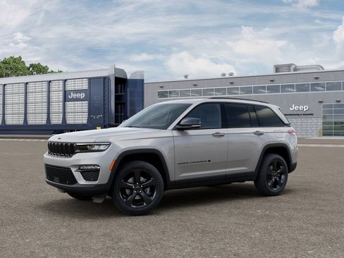 New 2025 Jeep Grand Cherokee Limited w/ Luxury Tech Group II AWD/4WD image 2