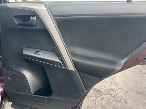 Used 2018 Toyota RAV4 LE image 16