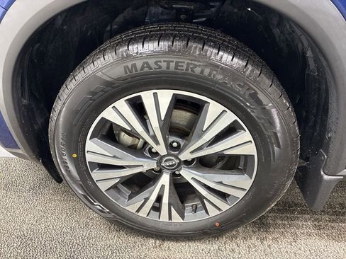 Used 2023 Nissan Rogue SV image 8