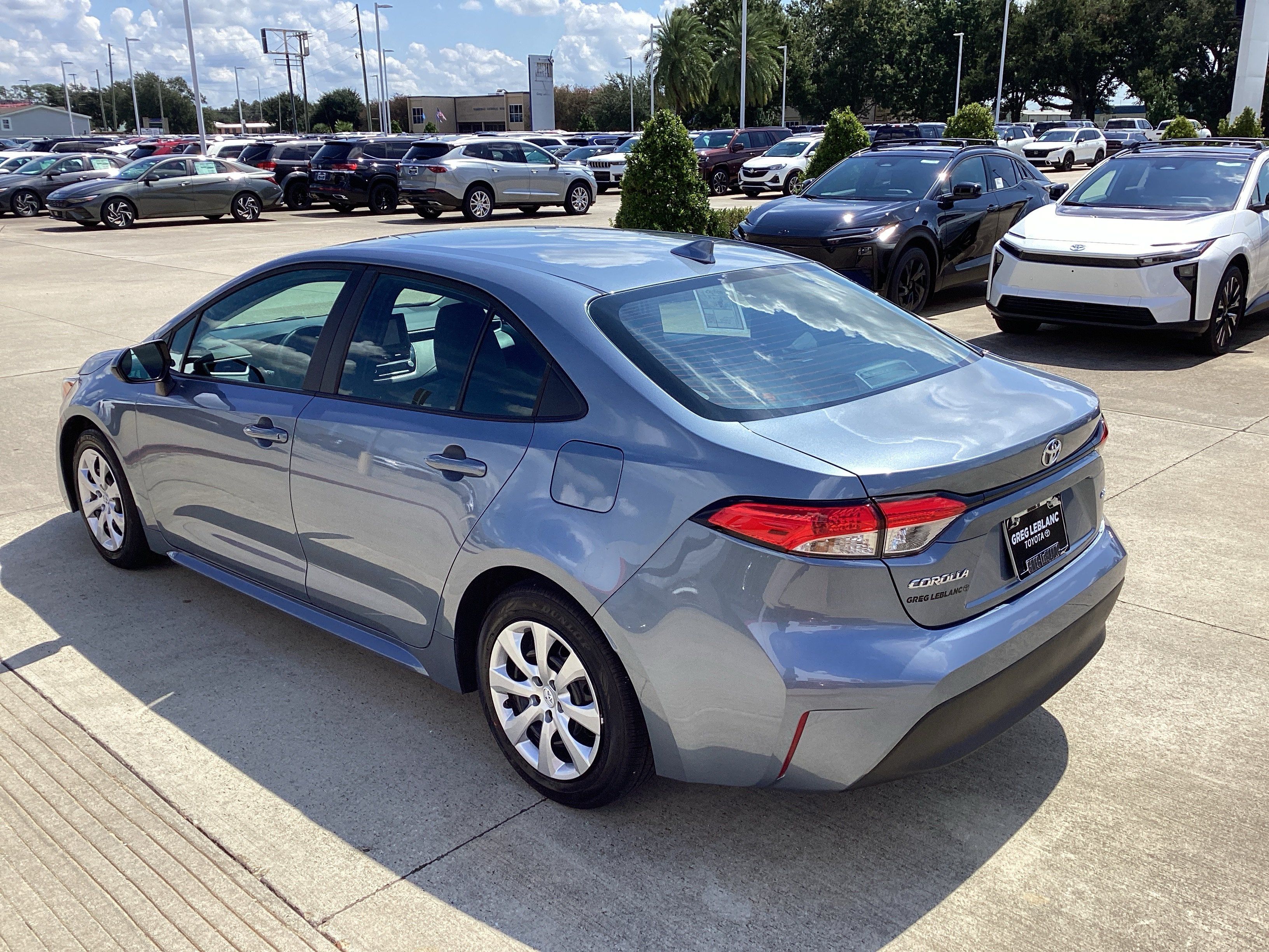 Used 2026 Toyota Corolla LE FWD image 5