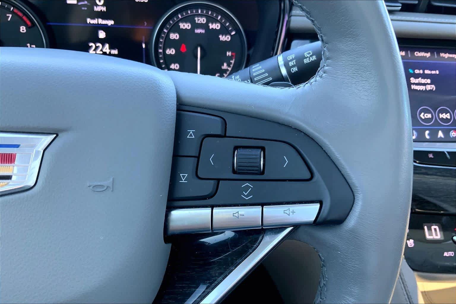 Used 2023 Cadillac XT6 Premium Luxury w/ Technology Package FWD image 24