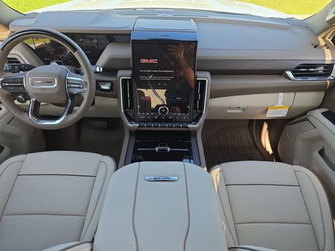 New 2026 GMC Yukon Denali w/ Denali Reserve Package AWD/4WD image 9