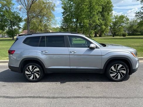 Used 2025 Volkswagen Atlas SE AWD/4WD image 30