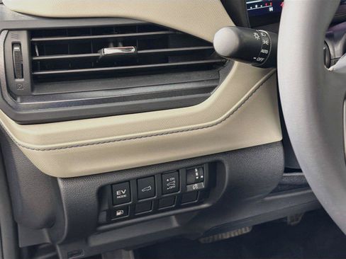 Used 2025 Subaru Forester Premium w/ Protection Package (1PH) AWD/4WD image 17