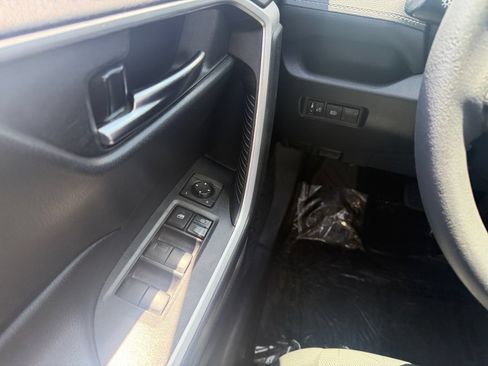 Used 2021 Toyota RAV4 XLE FWD image 23