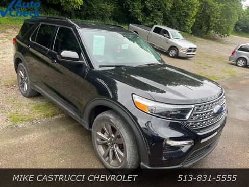Used 2022 Ford Explorer XLT w/ Equipment Group 202A AWD/4WD image 2
