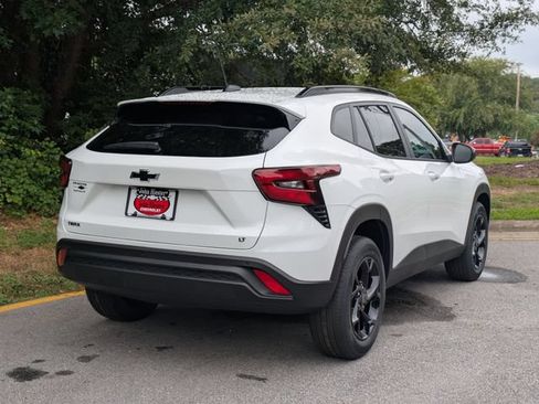 New 2026 Chevrolet Trax LT w/ Sunroof Package FWD image 2
