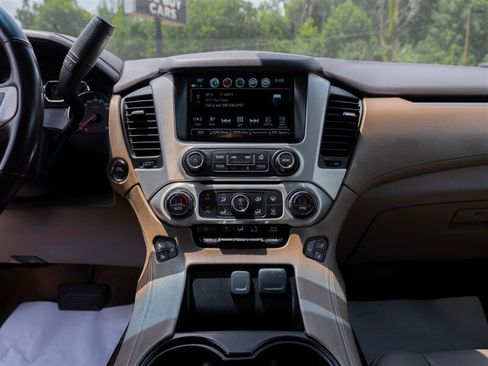 Used 2020 GMC Yukon XL SLT w/ Premium Edition AWD/4WD image 38