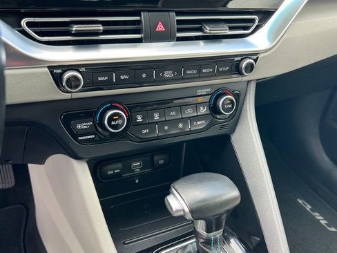 Certified 2022 Kia Niro EX Premium FWD image 22