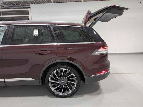 Used 2020 Lincoln Aviator Reserve w/ Equipment Group 202A image 11