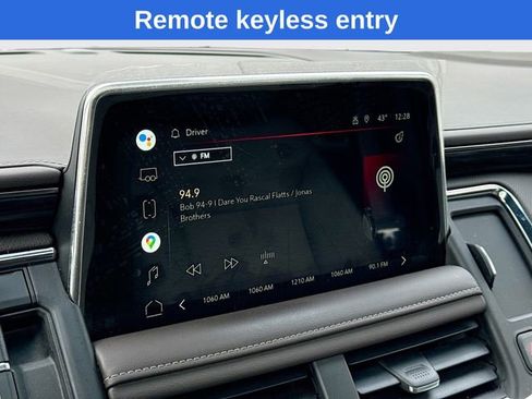 Used 2022 GMC Yukon XL SLT w/ SLT Premium Package image 17