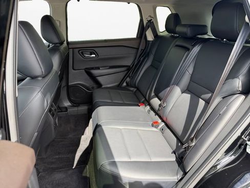 Used 2023 Nissan Rogue SV w/ SV Premium B Package image 13